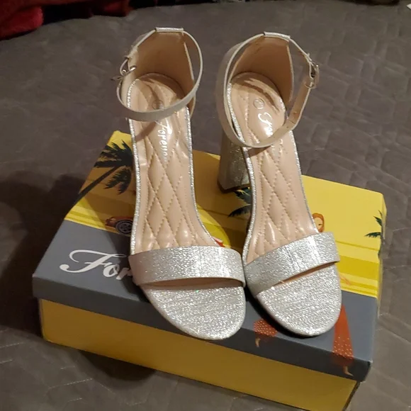 NIB Silver Strappy Heels - Picture 4 of 16